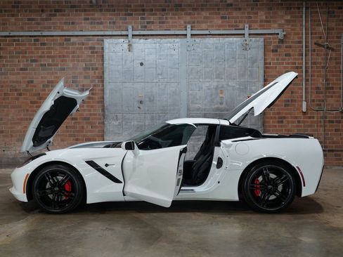 Used 2017 Chevrolet Corvette Stingray Coupe w/ Carbon Flash Badge Package RWD image 29