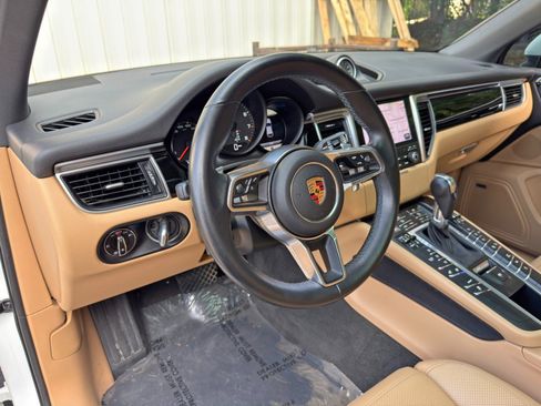 Used 2018 Porsche Macan AWD/4WD image 13