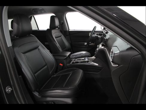Certified 2023 Ford Explorer XLT w/ Equipment Group 202A AWD/4WD image 15