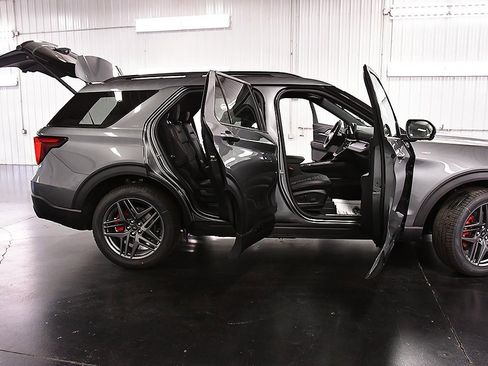 New 2026 Ford Explorer ST-Line w/ ST-Line Street Pack image 33