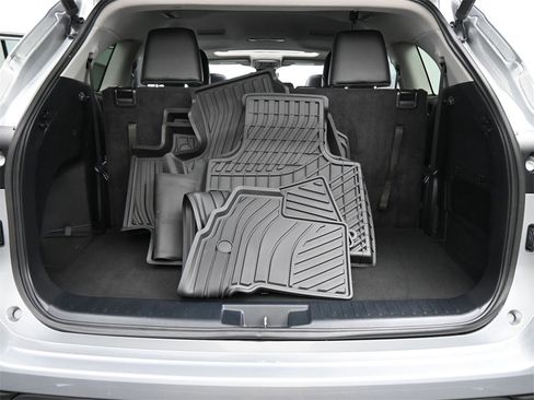 Used 2023 Toyota Highlander XLE image 19