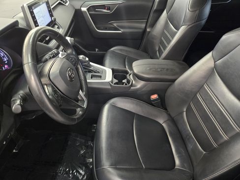 Used 2019 Toyota RAV4 XLE Premium w/ Cold Weather Package FWD image 15