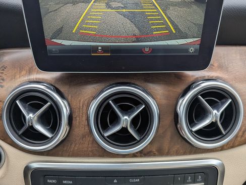 Used 2018 Mercedes-Benz GLA 250 4MATIC image 5