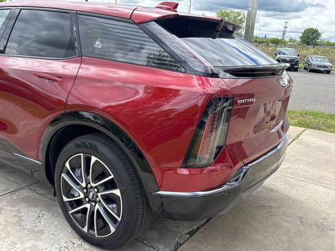Used 2025 Cadillac Optiq Sport 2 w/ LPO, Floor Liner Package AWD/4WD image 20