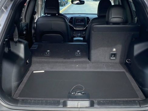Used 2020 Jeep Cherokee Latitude Plus w/ Comfort/Convenience Group FWD image 27