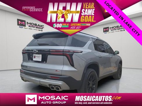 Used 2025 Chevrolet Traverse Z71 image 4