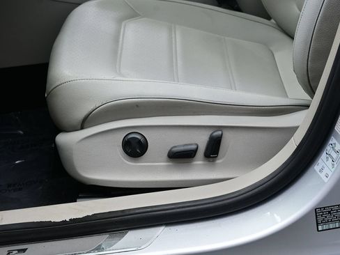 Used 2017 Volkswagen Passat 1.8T R-Line FWD image 11