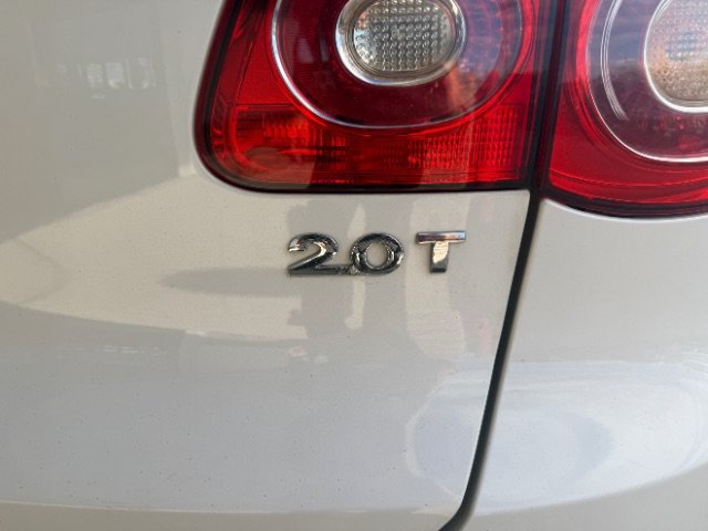 Used 2010 Volkswagen Tiguan SE FWD image 9