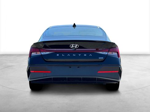 New 2025 Hyundai Elantra SEL image 6