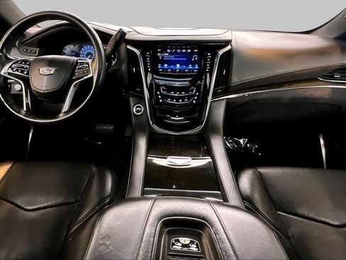 Used 2018 Cadillac Escalade ESV Platinum RWD image 15