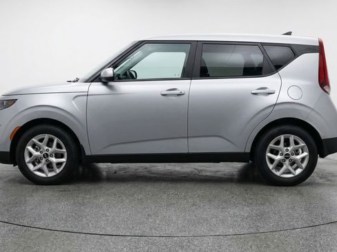 Used 2025 Kia Soul LX w/ LX Technology Package FWD image 5