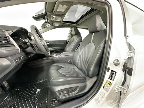 Used 2024 Toyota Camry SE image 4