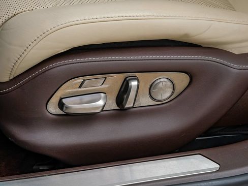 Used 2018 Lexus LS 500 w/ Luxury Package RWD image 31
