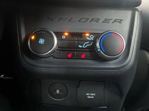 Used 2025 Ford Explorer Platinum RWD image 17