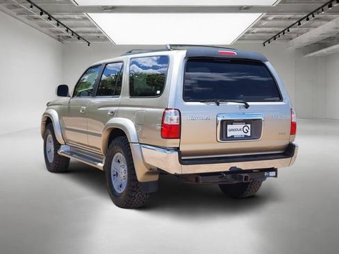 Used 2002 Toyota 4Runner SR5 AWD/4WD image 3