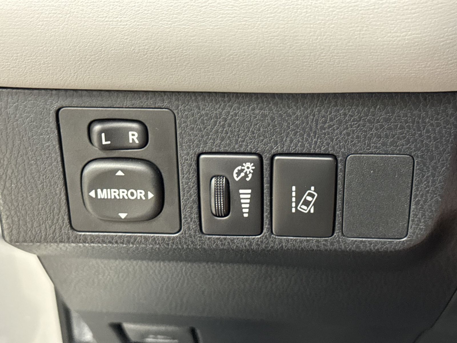 Used 2017 Toyota RAV4 Limited AWD/4WD image 46