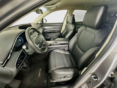 Used 2025 Genesis GV70 2.5T AWD/4WD image 13