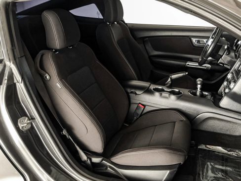 Used 2017 Ford Mustang Coupe image 34