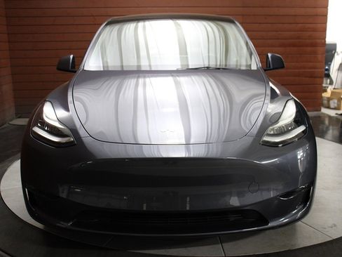 Used 2023 Tesla Model Y Long Range image 37