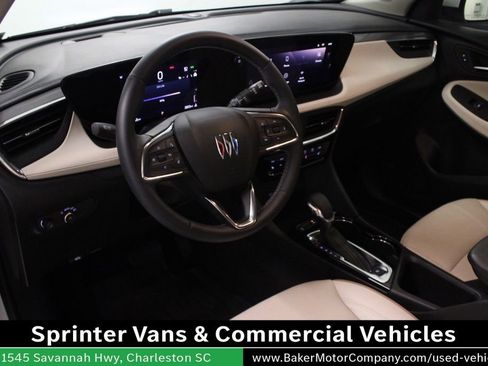 Used 2025 Buick Encore GX Avenir w/ Avenir Convenience Package FWD image 4