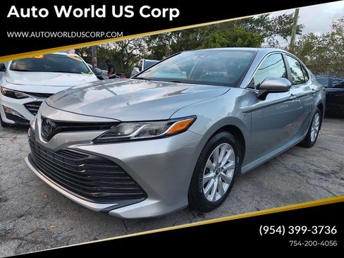 Used 2020 Toyota Camry LE image 1