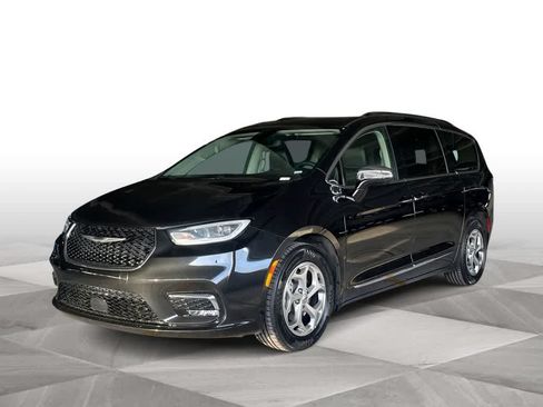 Used 2023 Chrysler Pacifica Limited FWD image 4