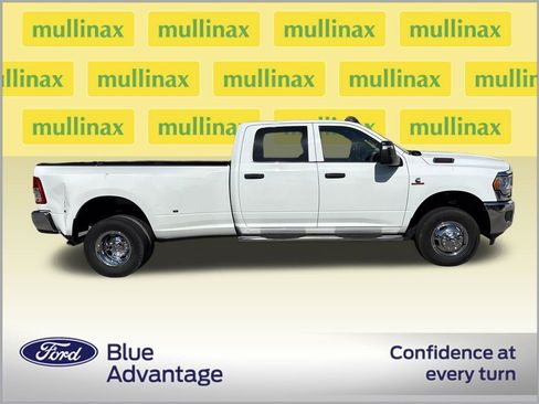 Used 2024 RAM 3500 Tradesman w/ Chrome Appearance Group AWD/4WD image 2
