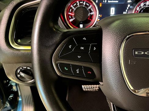 Used 2022 Dodge Challenger SXT image 11