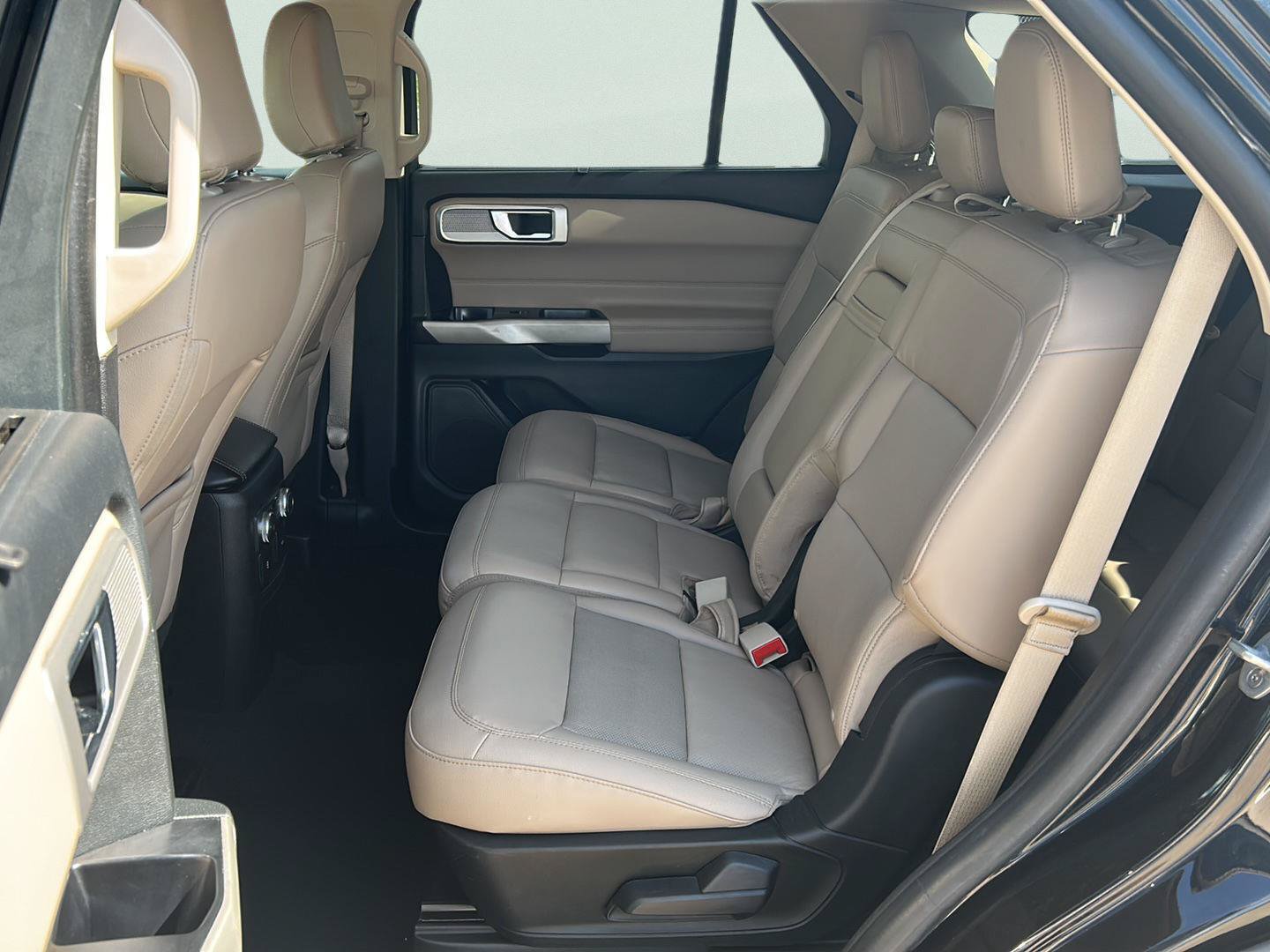 Certified 2022 Ford Explorer Limited RWD image 21