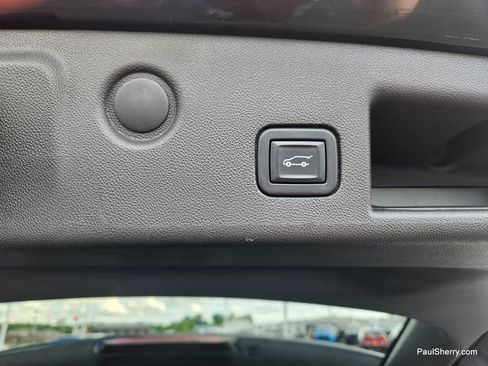 Used 2021 Chevrolet Equinox LT FWD image 18