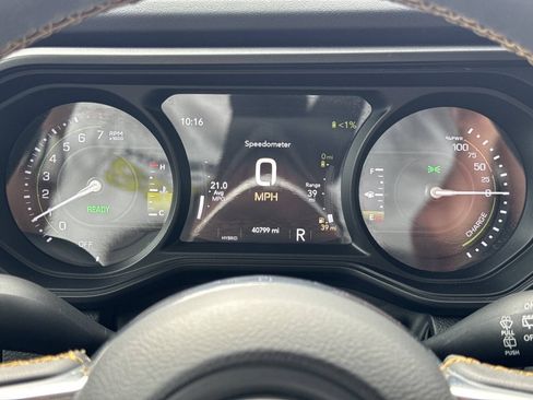 Used 2024 Jeep Wrangler Unlimited Sahara w/ Technology Group AWD/4WD image 38