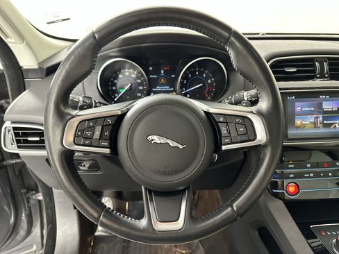 Used 2018 Jaguar F-PACE Prestige image 18