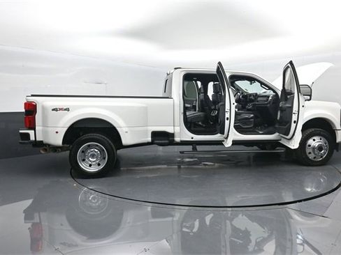 Certified 2025 Ford F450 Platinum image 34