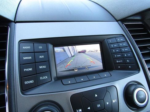 Used 2017 Ford Taurus SEL image 13