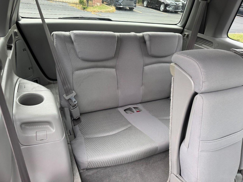 Used 2005 Toyota Highlander 4WD V6 w/ Towing Prep Pkg image 14