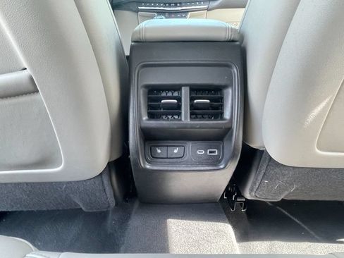 Used 2021 Cadillac XT4 Luxury w/ Cold Weather Package AWD/4WD image 27