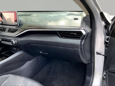Used 2024 Nissan Altima 2.5 SV FWD image 20