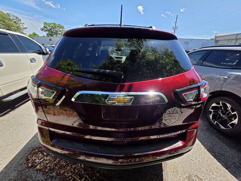 Used 2016 Chevrolet Traverse LT w/ Style and Technology Package FWD image 3