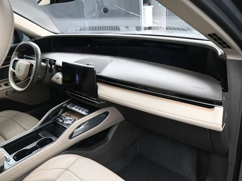 Used 2025 Lincoln Nautilus Reserve w/ Jet Appearance Package image 15