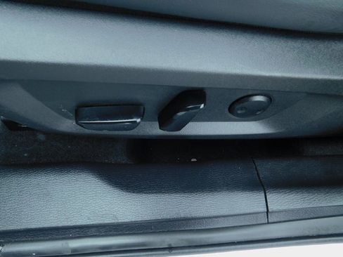 Used 2024 Mitsubishi Outlander SE image 28