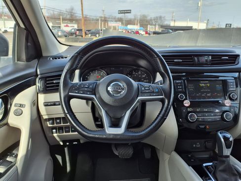 Used 2022 Nissan Rogue Sport SV w/ Technology Package image 15