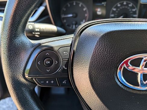 Used 2025 Toyota Corolla LE FWD image 19