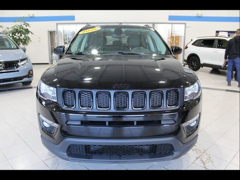 Used 2020 Jeep Compass Latitude AWD/4WD image 2