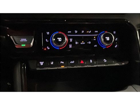 Used 2024 GMC Sierra 2500 AT4 image 13