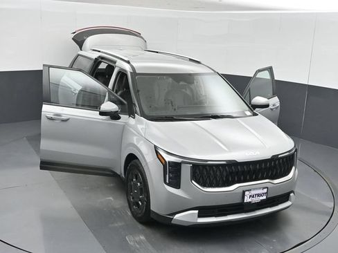 Used 2025 Kia Carnival EX FWD image 62