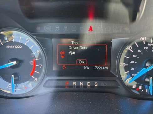 Used 2018 Ford Explorer XLT image 22