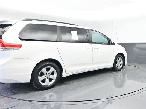 Used 2012 Toyota Sienna LE image 5