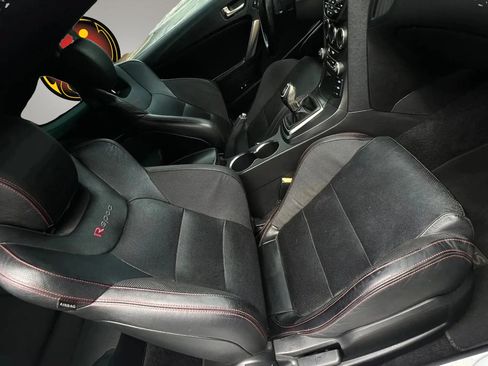 Used 2015 Hyundai Genesis 3.8 RWD image 18