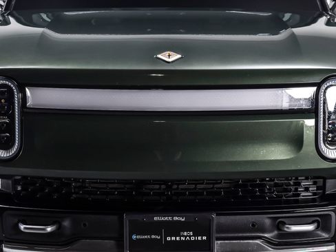 Used 2024 Rivian R1S Adventure AWD/4WD image 7