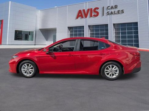 Used 2025 Toyota Camry LE image 10